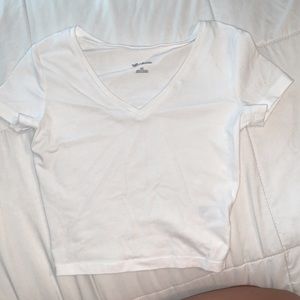 Basic white V-neck shirt sleeve shirt